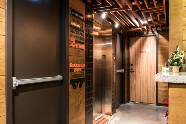 Property entrance - Ximen Hanzhong 19 (Taipei)