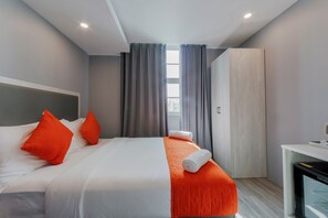 Deluxe Double Room with Free Airport Transfer | Premium bedding, minibar, in-room safe, desk - Starry Beach Inn (Hulhumalé)