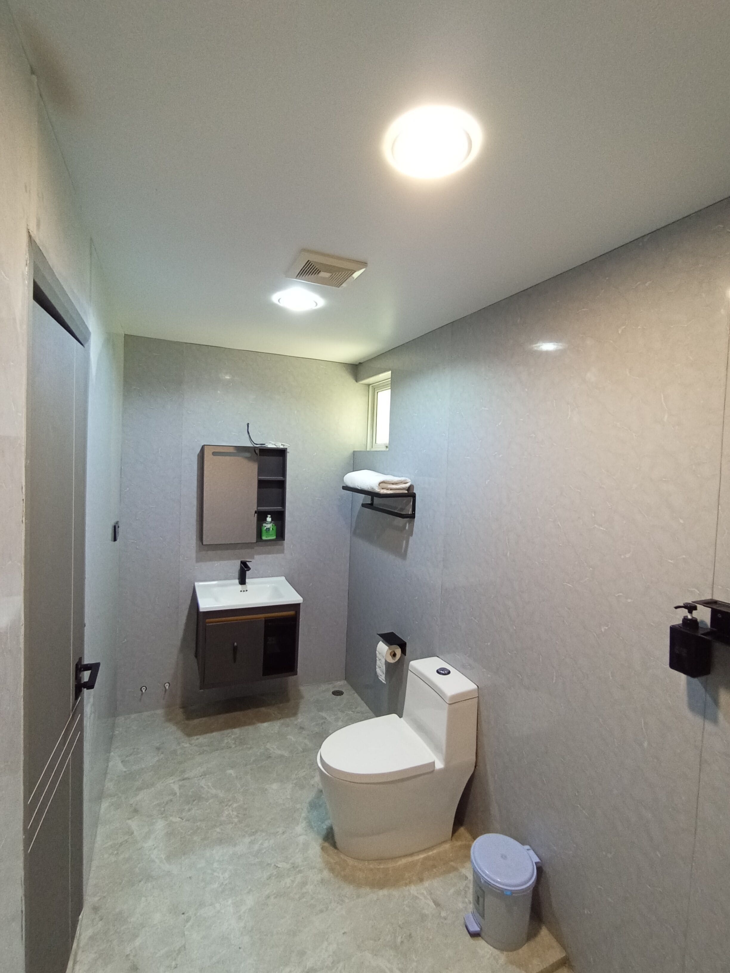 Grand Sea View Room and Free Airport Transfer | Bathroom | Shower, rainfall showerhead, free toiletries, hair dryer