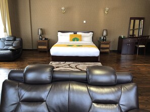 Dobbelt- eller tomannsrom – deluxe | Minibar, skrivebord, ekstrasenger (mot et tillegg) og wi-fi (inkludert)