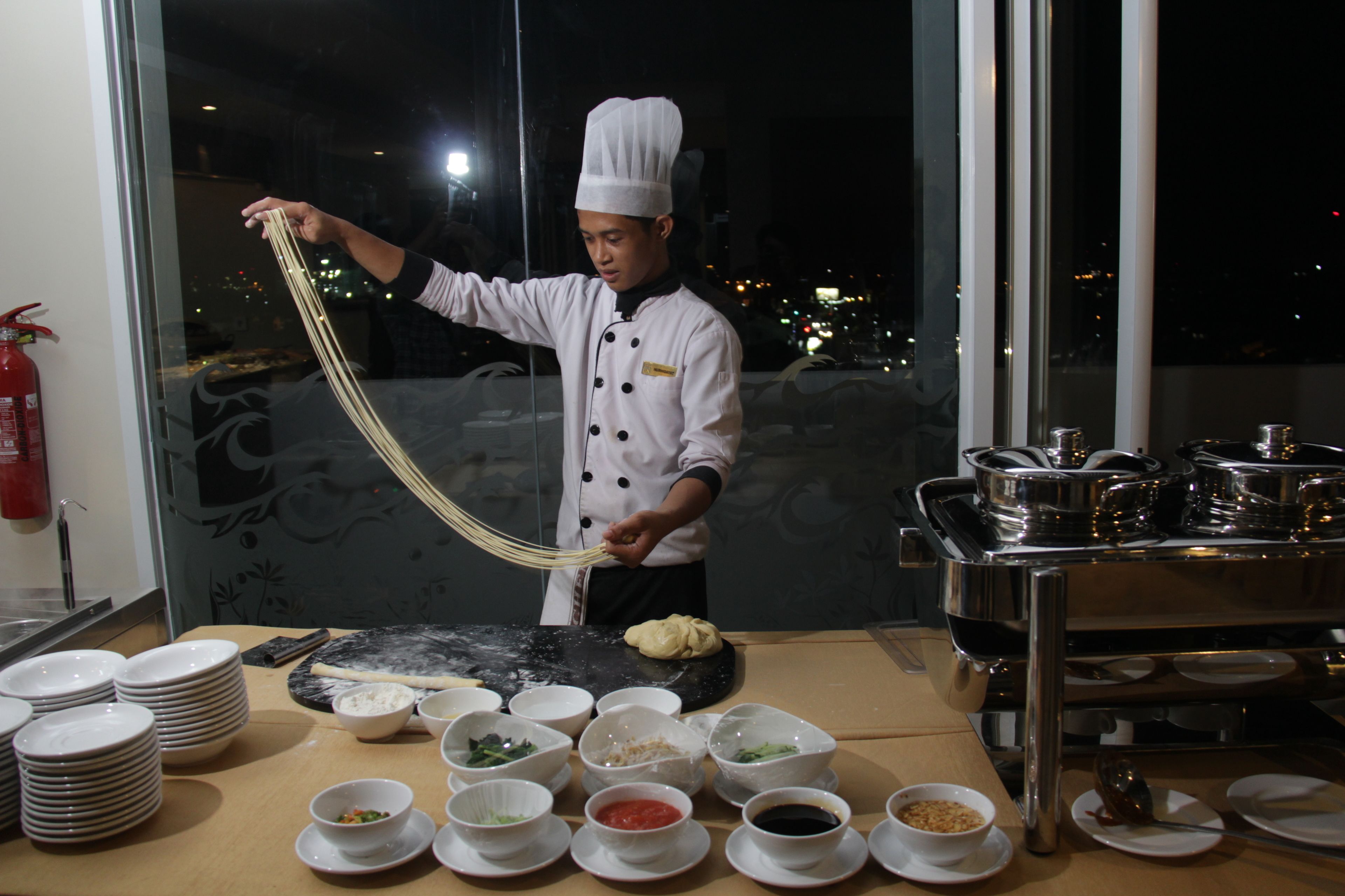 Breakfast, lunch, dinner served; local and international cuisine 