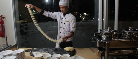 Spécialités Cuisine locale et internationale