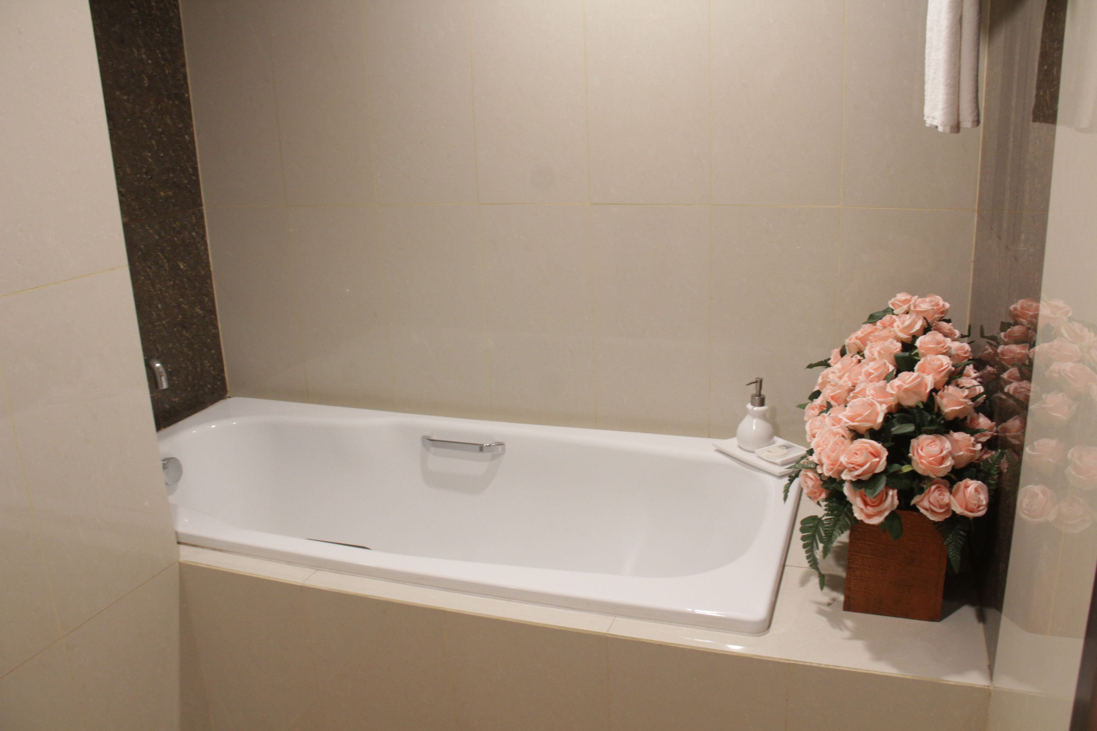 suite | bathroom | shower, free toiletries, towels