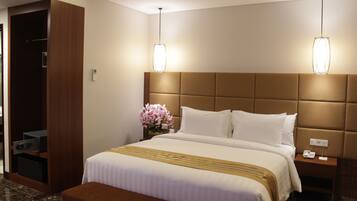 In-room safe, desk, free WiFi, wheelchair access