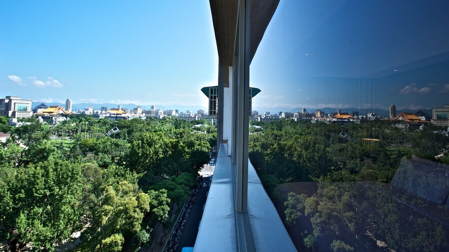 CHECK inn Taipei Main Station