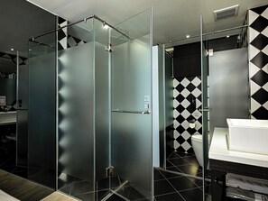 Bathroom - CHECK inn Taipei Main Station (Taipei)
