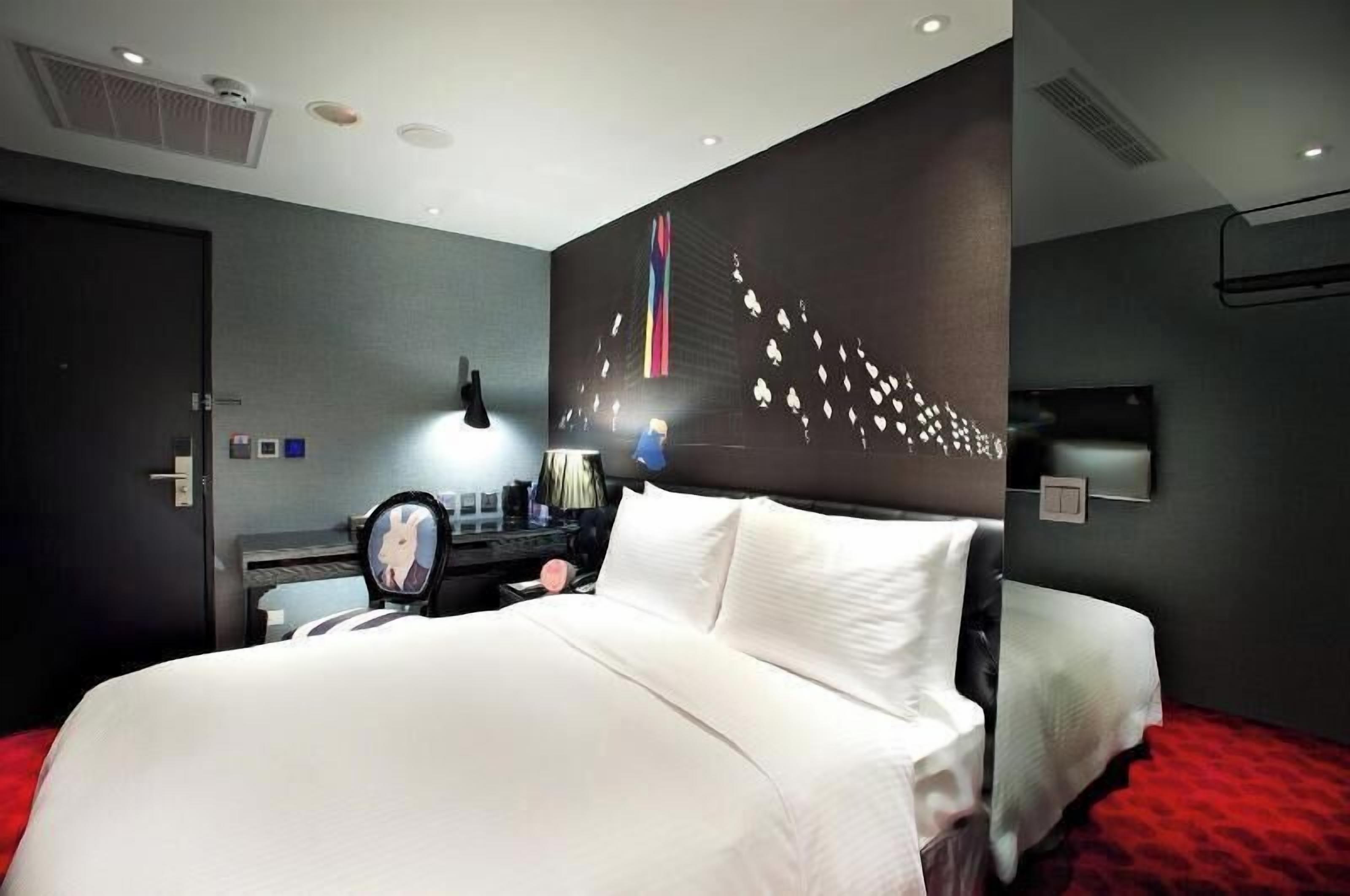 Zimmersafe, Schreibtisch, laptopgeeigneter Arbeitsplatz