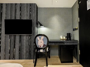 Standard Double Room, No Windows | In-room safe, desk, laptop workspace, soundproofing - CHECK inn Taipei Main Station (Taipei)