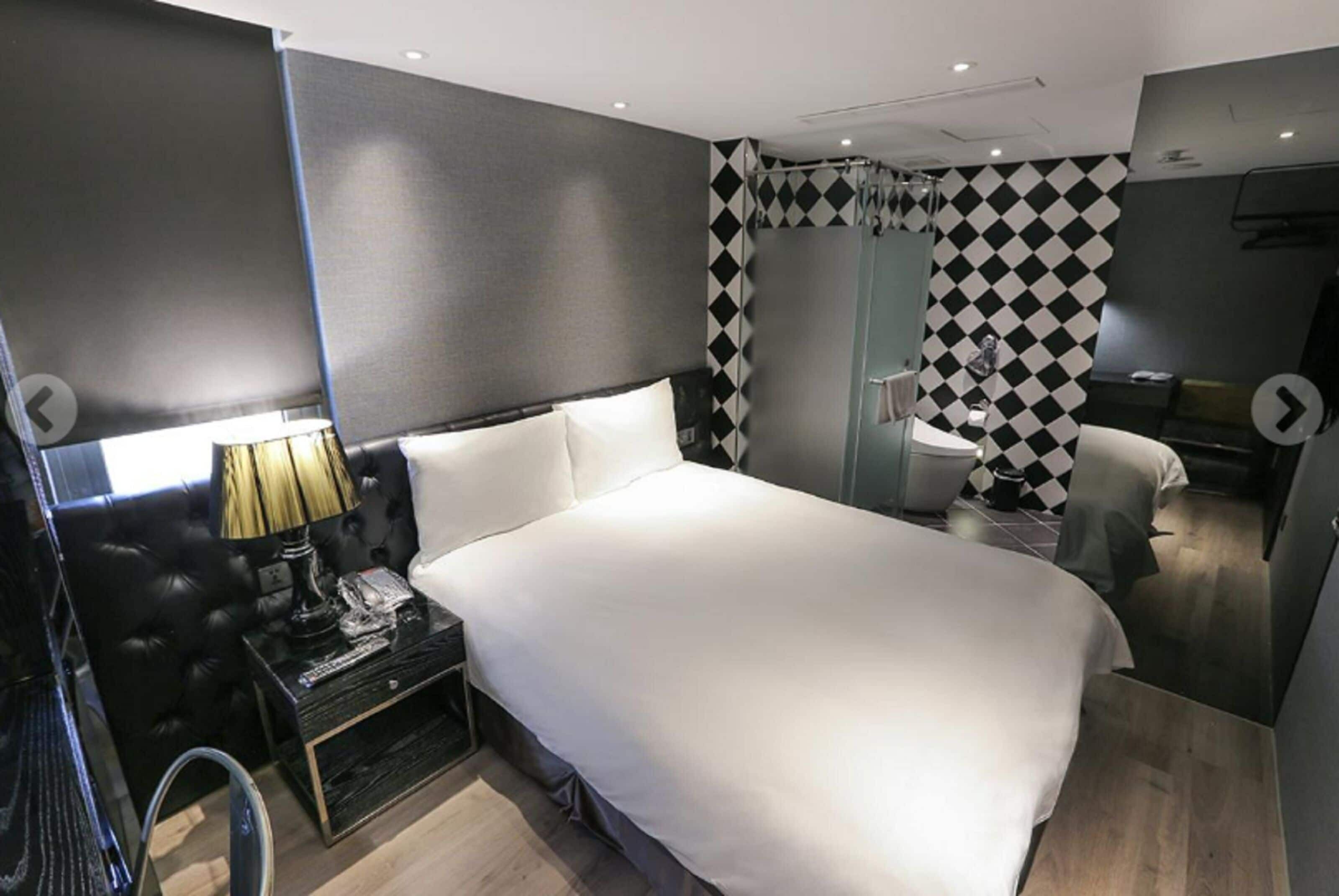 Zimmersafe, Schreibtisch, laptopgeeigneter Arbeitsplatz