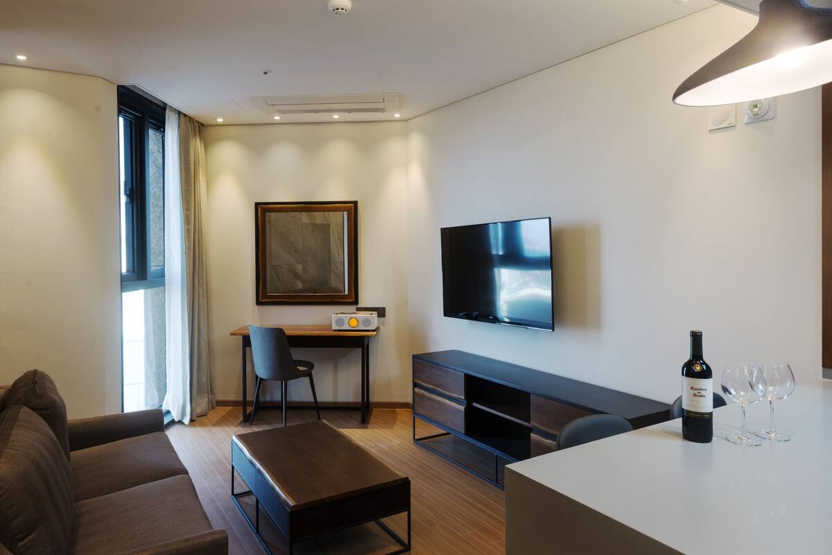 Habitación Premium | Escritorio, cortinas blackout y wifi gratis