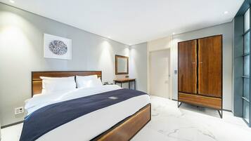 Desk, blackout curtains, free WiFi