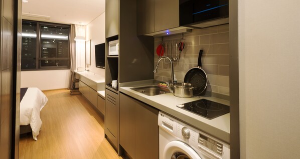 Test | Skrivebord, blendingsgardiner og wi-fi (inkludert)