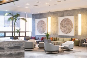 Coin salon dans le hall