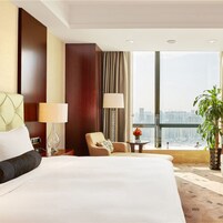 Basic Twin Room | Minibar, in-room safe, desk, blackout drapes