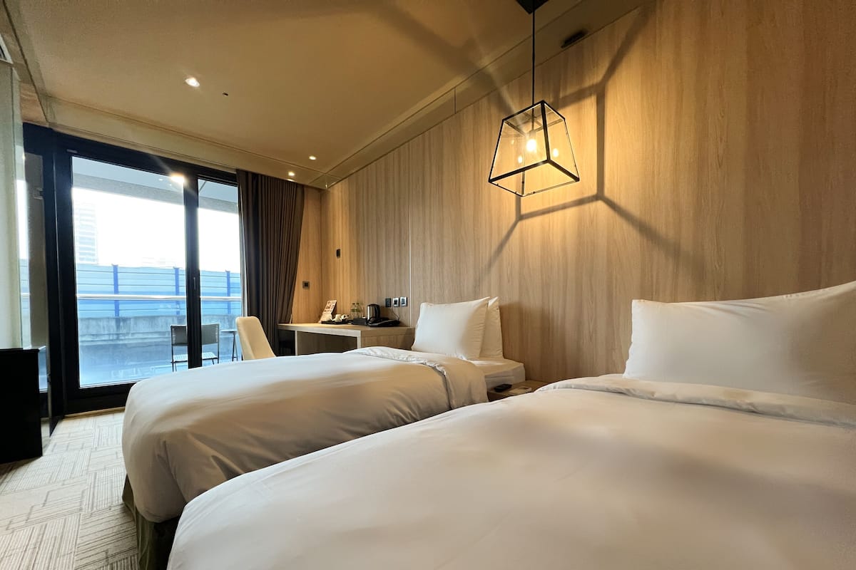 ツインルーム | 羽毛の掛け布団、セーフティボックス (室内)、遮光カーテン、WiFi (無料)