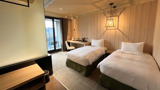 Balcony Room (Twin Bed )  | Down comforters, in-room safe, blackout drapes, WiFi (free) - Wallsun Hotel (Taipei)