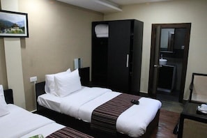 Habitación Deluxe con 1 cama matrimonial o 2 individuales, 1 habitación | Minibar, camas extra gratis y wifi gratis