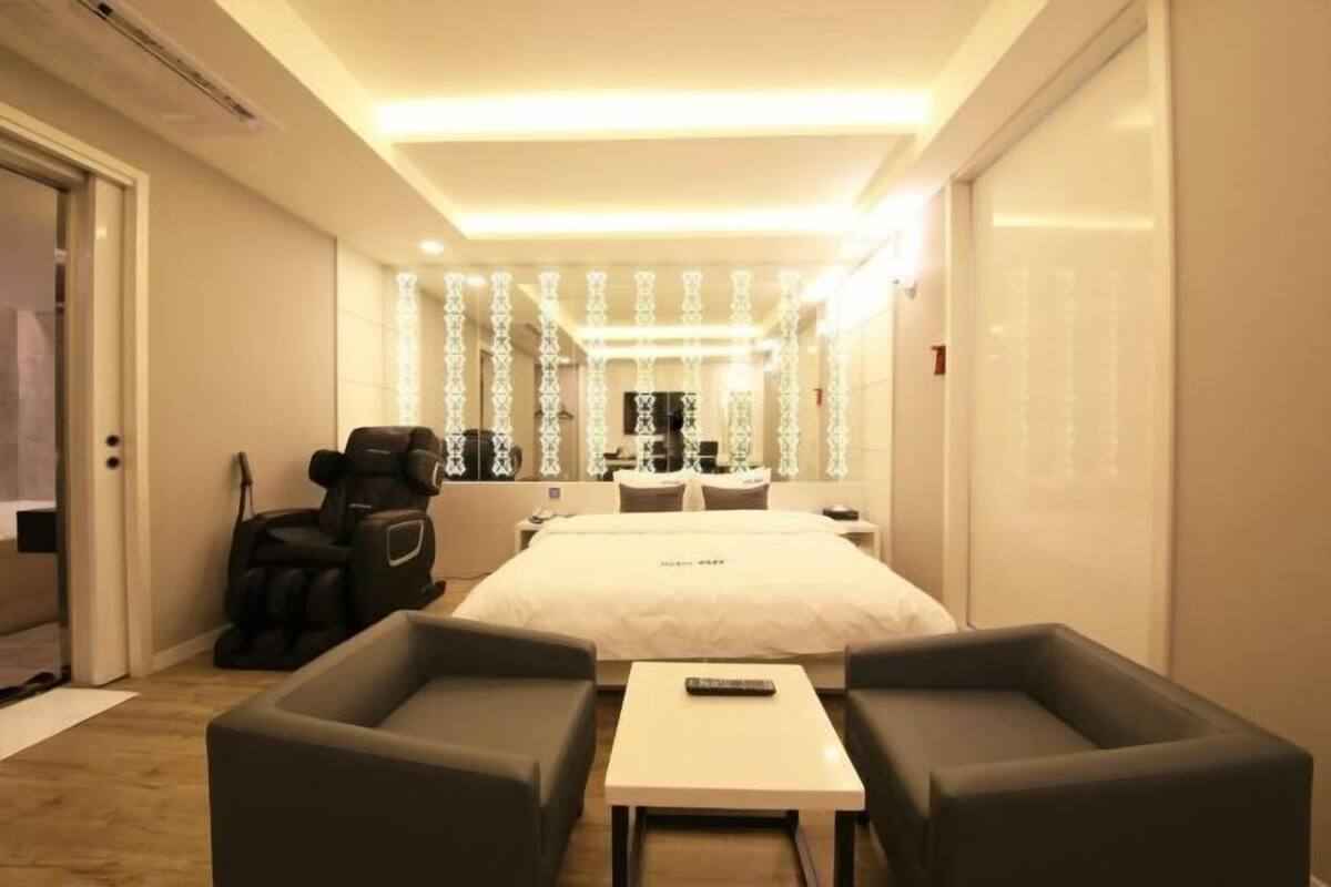 Bureau, chambres insonorisées, Wi-Fi gratuit, draps fournis