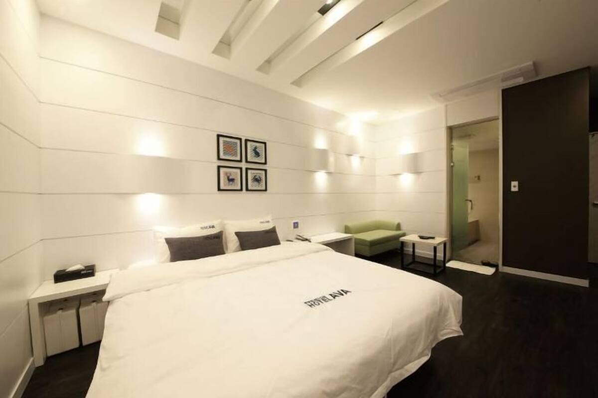 Bureau, chambres insonorisées, Wi-Fi gratuit, draps fournis