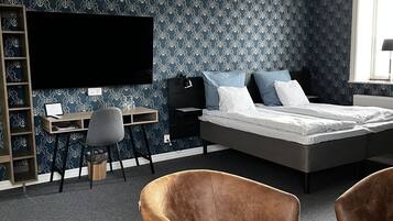 Superior Quadruple Room | Individually decorated, individually furnished, desk, laptop workspace