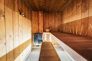 Sauna, hot tub, steam room