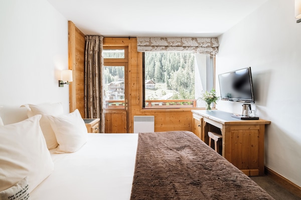 Double or Twin Room, Balcony, Lake View | Minibar, in-room safe, blackout curtains, free WiFi