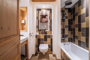 Double or Twin Room, Balcony, Lake View | Bathroom | Shower, free toiletries, hair dryer, bathrobes