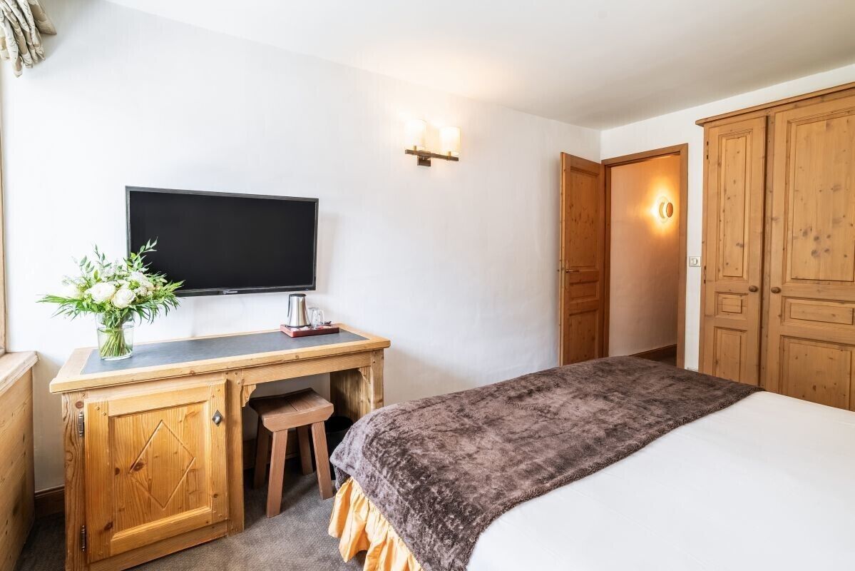 double or twin room, balcony, lake view | minibar, in-room safe, blackout curtains, free wifi