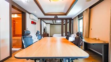 비즈니스 스위트 | 객실 내 비즈니스 센터