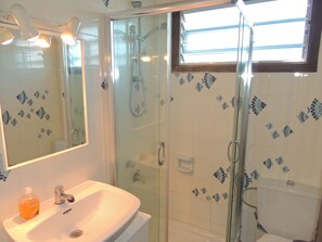Villa, 5 Bedrooms, Poolside | Bathroom