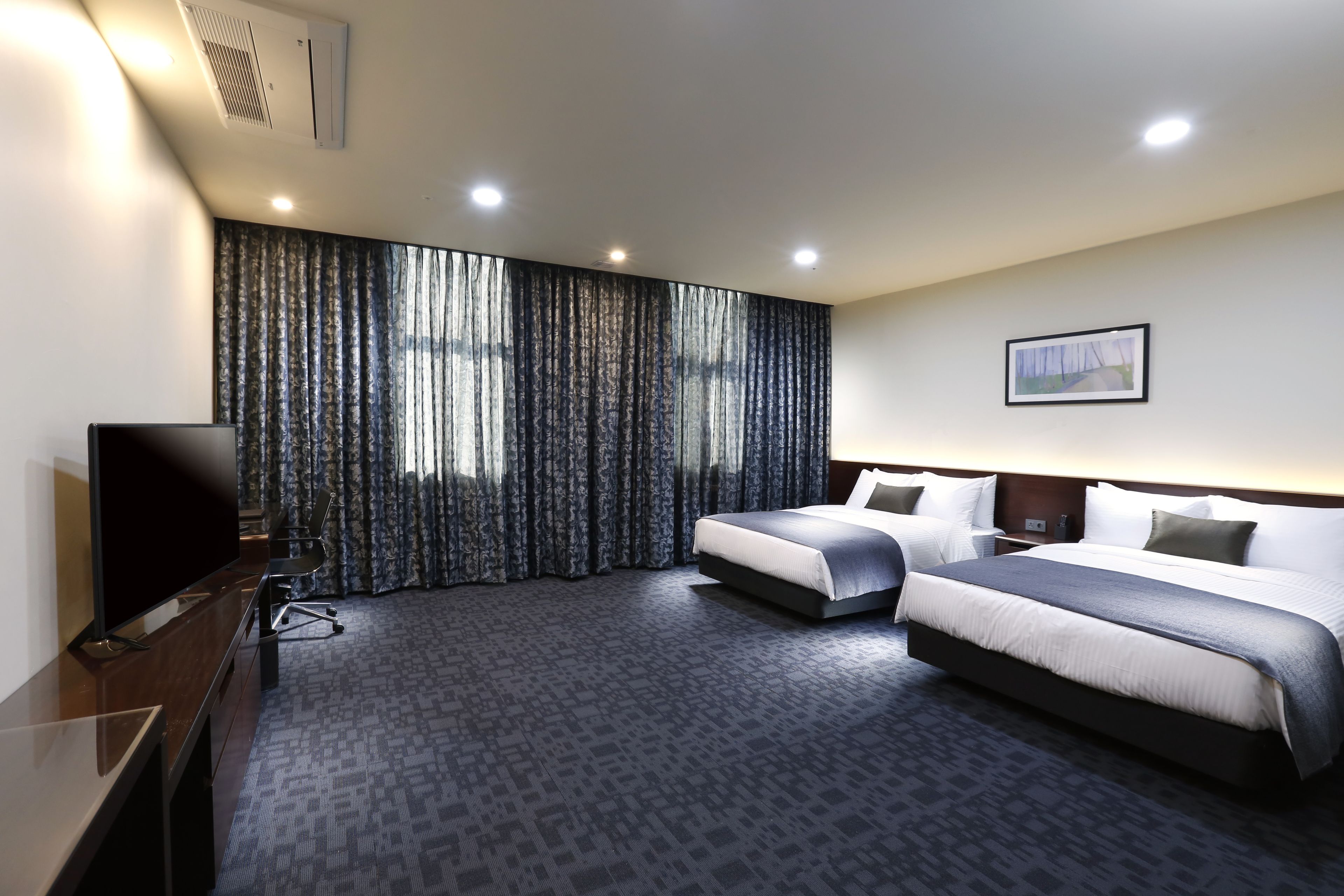 junior suite, 2 double beds | in-room safe, desk, blackout curtains, soundproofing