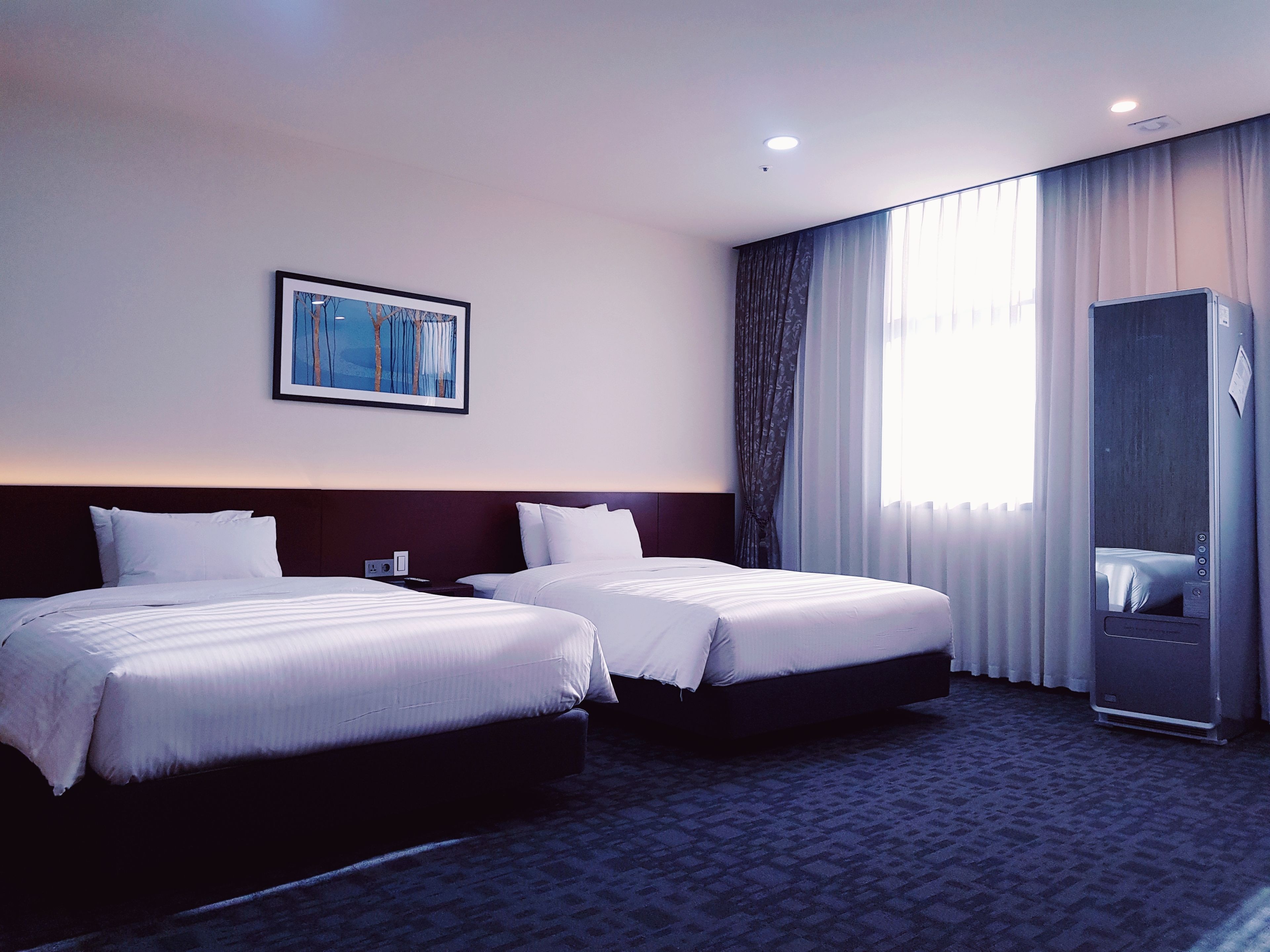 junior suite, 2 double beds | in-room safe, desk, blackout curtains, soundproofing