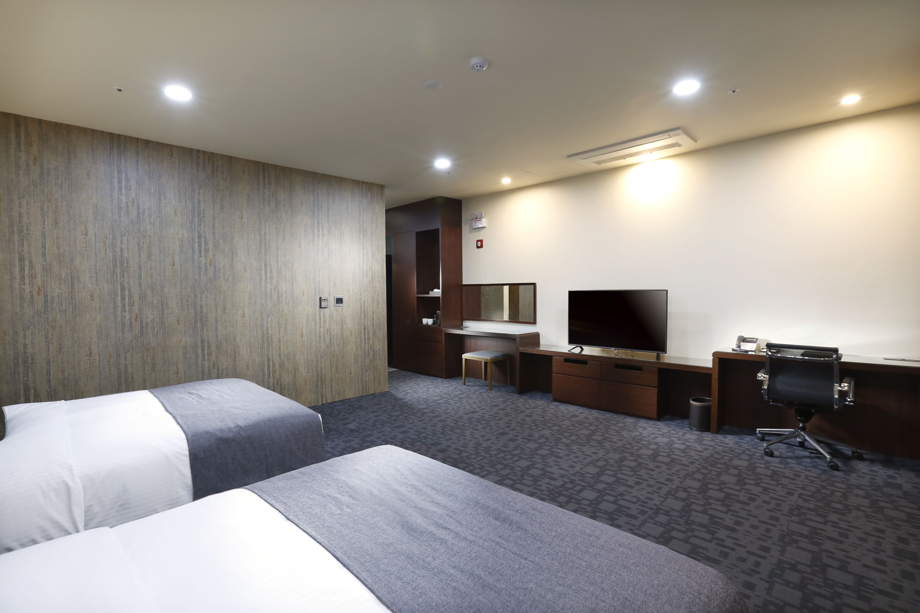 junior suite, 2 double beds | room amenity