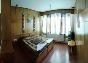 Desk, iron/ironing board, rollaway beds, free WiFi