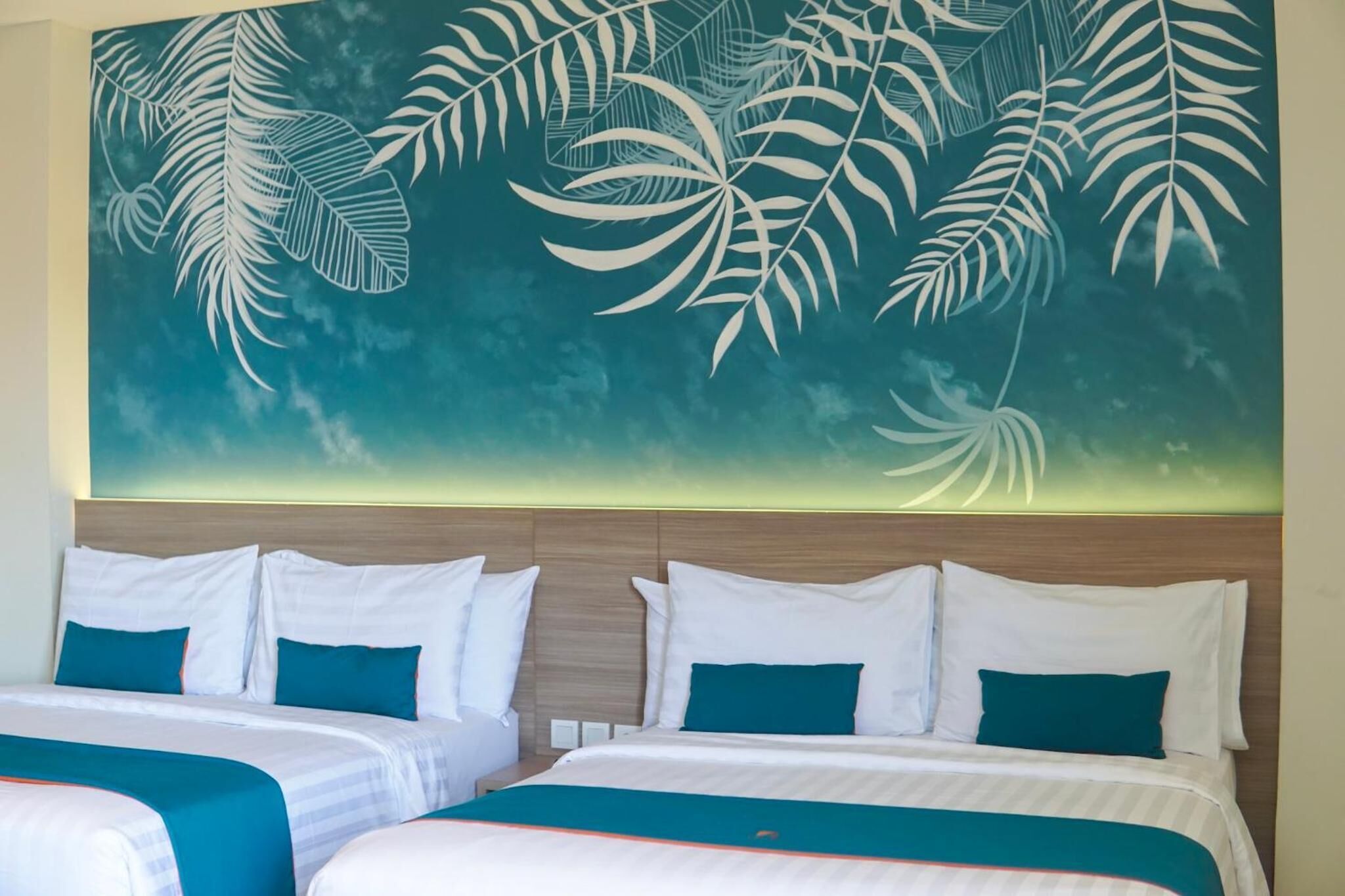 Een kluis op de kamer, een bureau, verduisterende gordijnen, gratis wifi