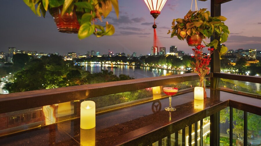 Bella Premier Hotel & Rooftop Skybar
