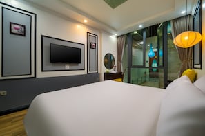 Deluxe Double Room | Room amenity - Bella Premier Hotel & Rooftop Skybar (Hanoi)