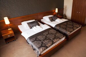1 Schlafzimmer, hochwertige Bettwaren, Minibar, Schreibtisch
