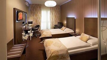 Deluxe Business Room with terrace | 1 quarto, roupas de cama premium, frigobar, escrivaninha