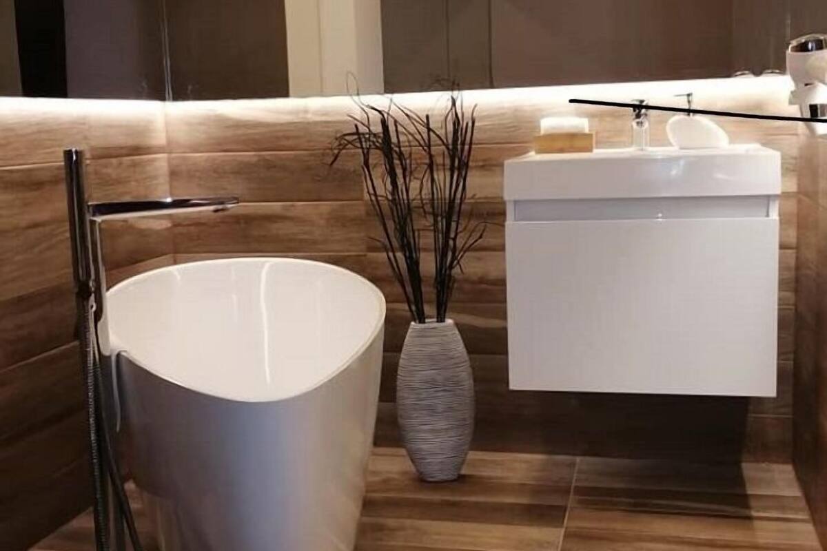 superior apartment | bathroom | free toiletries, hair dryer, slippers, towels