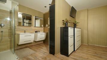 Apartment Plus with Terrace, Kitchen | Bathroom | Free toiletries, hair dryer, slippers, towels