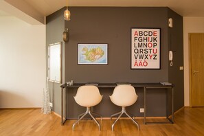 Apartment in heart of Akureyri Hafnastraeti 100 600 Akureyri | リビング エリア | 薄型テレビ