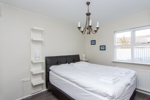 Familien-Doppel- oder -Zweibettzimmer | Hochwertige Bettwaren, Minibar, Schreibtisch, kostenlose Babybetten