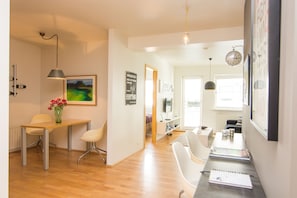 Apartment in heart of Akureyri Hafnastraeti 100  600 Akureyri  | Área de sala de estar | Televisión de pantalla plana 