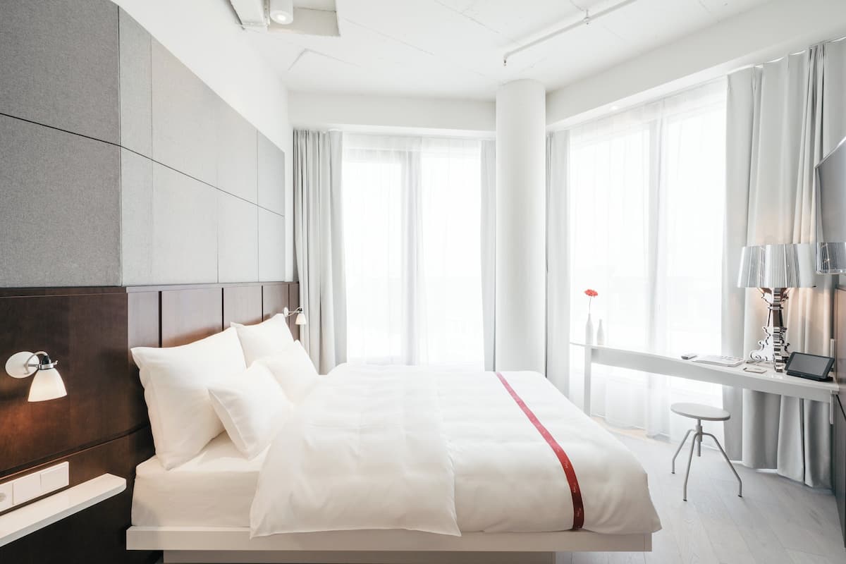 Cosy Room | Ropa de cama de alta calidad y caja de seguridad en la habitación