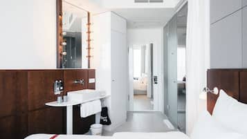 Zimmer, 1 Queen-Bett (Cosy Room) | Hochwertige Bettwaren, Zimmersafe, individuell dekoriert