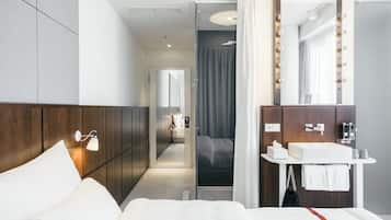 Peralatan tempat tidur premium, peti besi dalam bilik