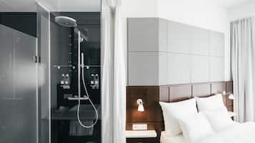 Premium bedding, in-room safe, individually decorated