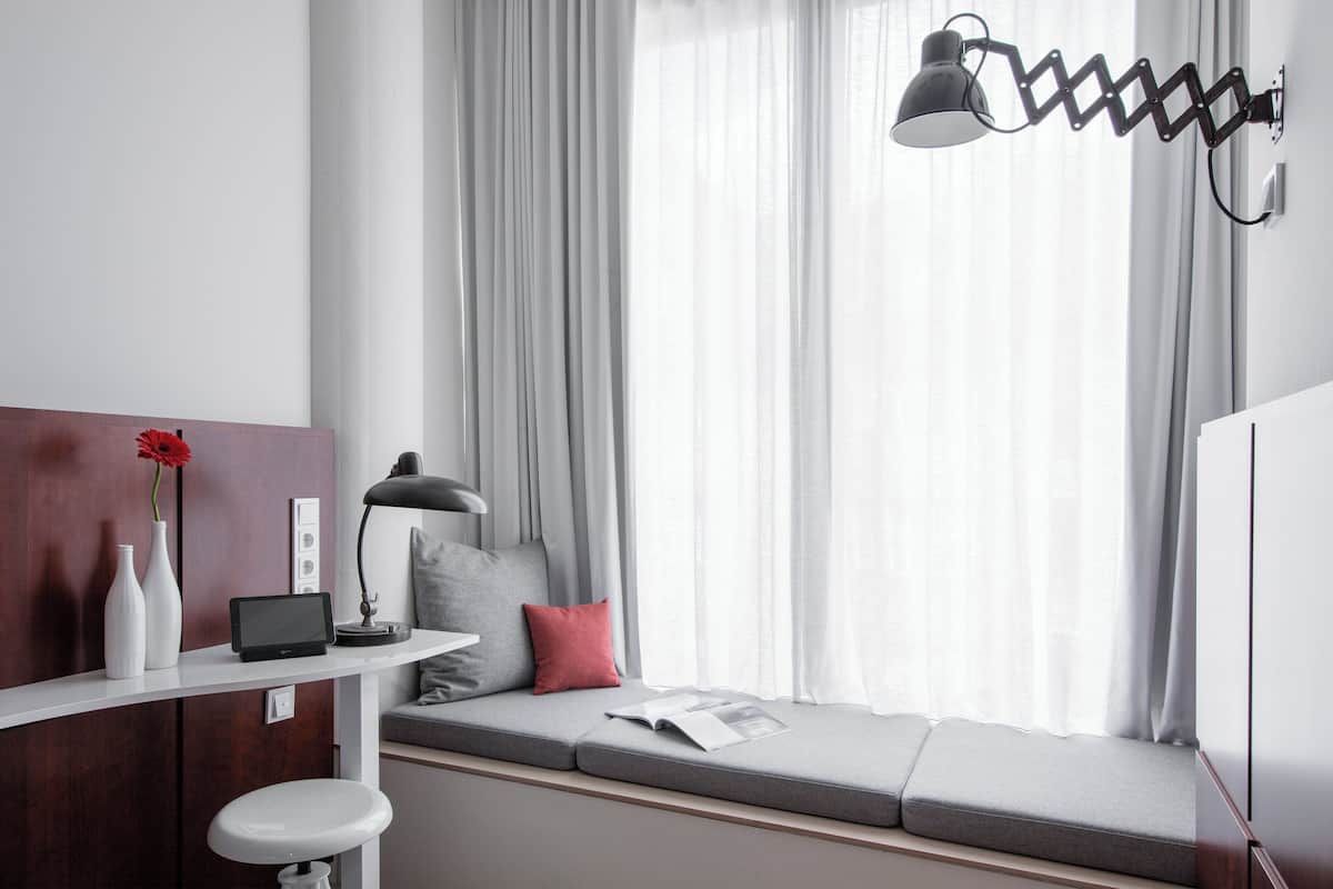 Lovely Room | Ropa de cama de alta calidad y caja de seguridad en la habitación