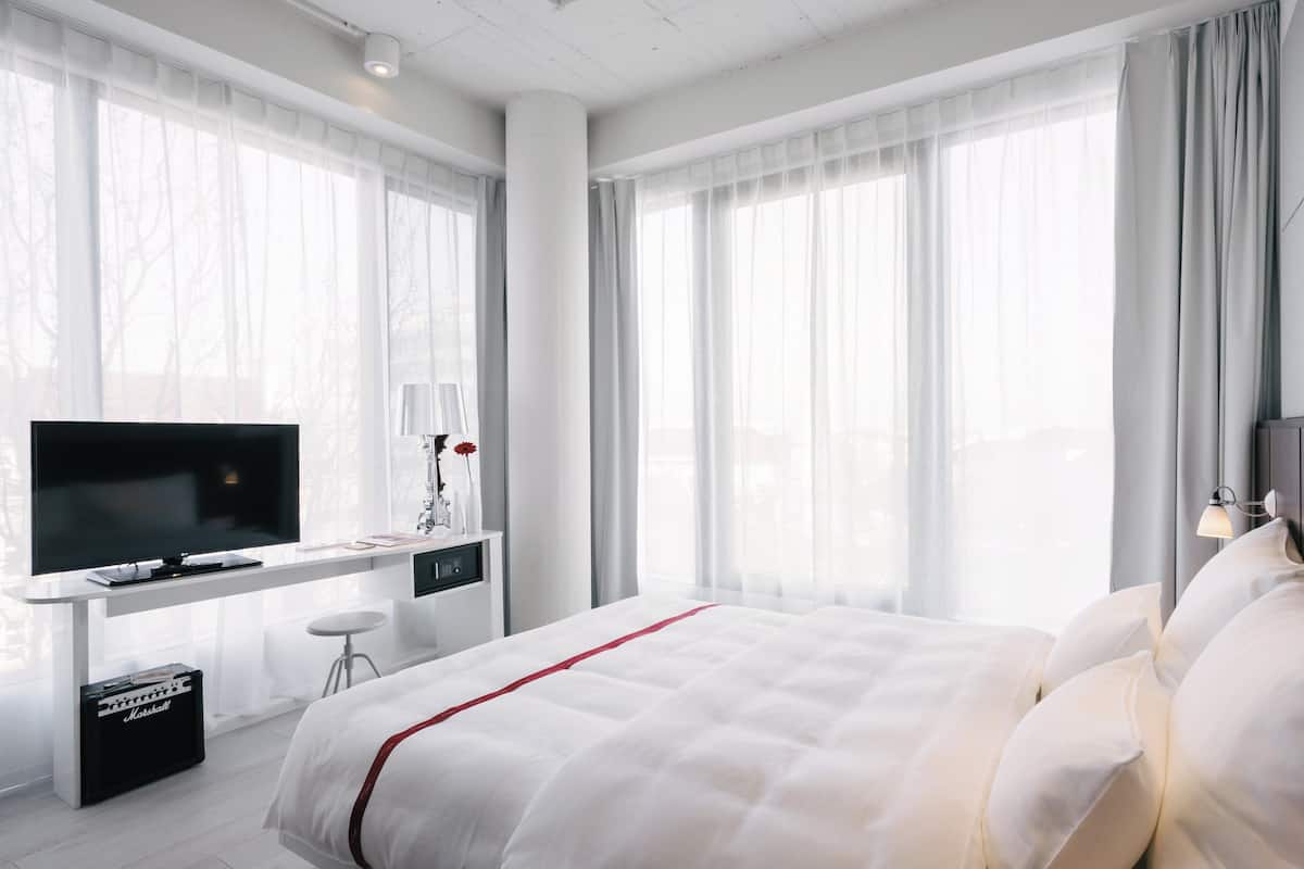 Wow Room | Ropa de cama de alta calidad y caja de seguridad en la habitación